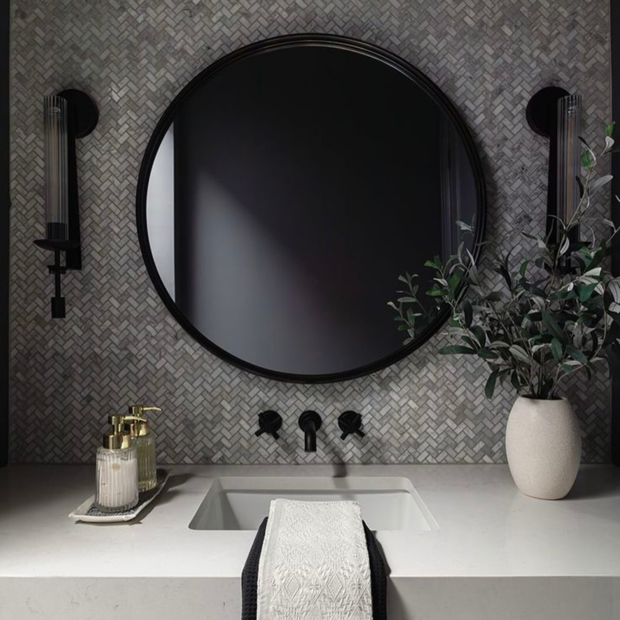 OnlyFurn-Cascade Round Mirror